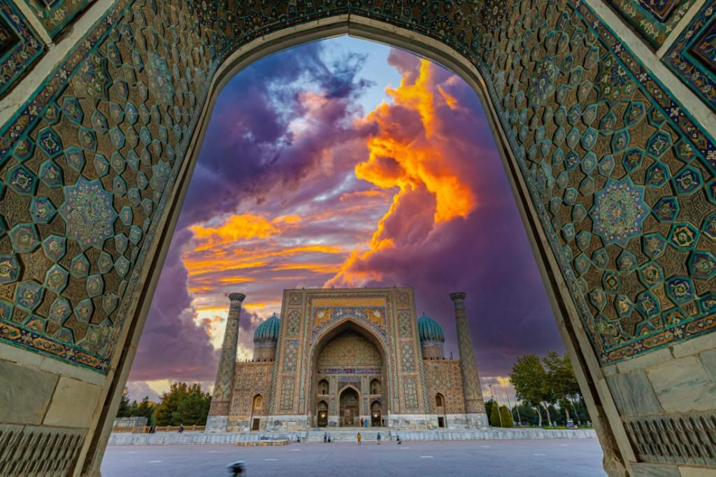 AZAL resumes Baku-Samarkand flights