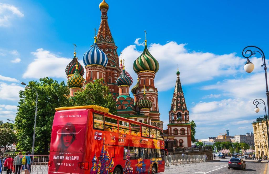 Cheap Flights from Baku to Moscow